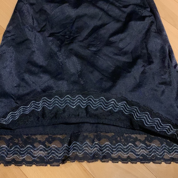 VEUC Vintage Black Shape wear Slip - size S - Picture 3 of 12
